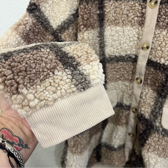 Altar’d State Teddy Fleece Shacket Brown Cream Plaid Size M New - Picture 7 of 13